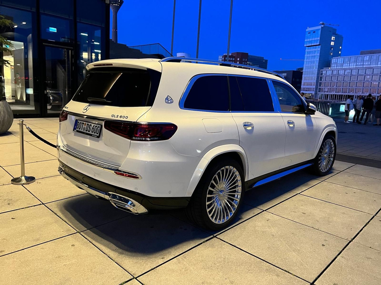 Mercedes-Benz GLS 600 Maybach 4Matic | 23 ZOLL | BURMESTER Mercedes-Benz GLS 600 Maybach 4Matic | 23 ZOLL | BURMESTER - سيارة دفع رباعي: صورة 5 Mercedes-Benz GLS 600 Maybach 4Matic | 23 ZOLL | BURMESTER Mercedes-Benz GLS 600 Maybach 4Matic | 23 ZOLL | BURMESTER - سيارة دفع رباعي: صورة 5