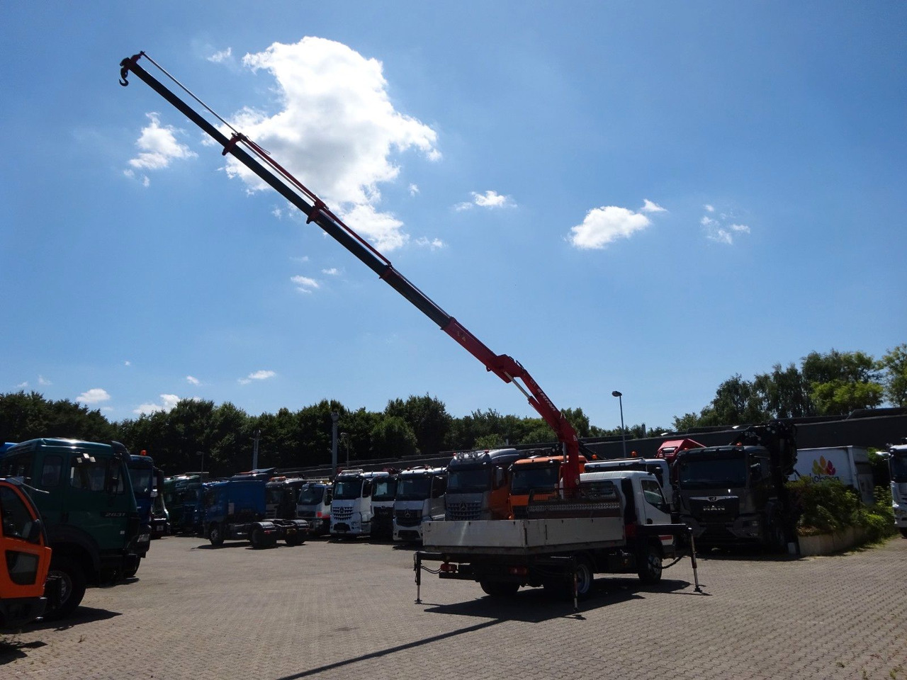 Mitsubishi Fuso Canter 7C18 + Ferrari F571 Kran - شاحنة مفتوحة: صورة 4 Mitsubishi Fuso Canter 7C18 + Ferrari F571 Kran - شاحنة مفتوحة: صورة 4