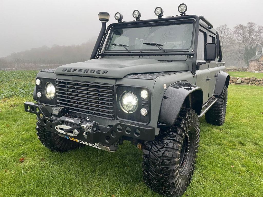 Land Rover Defender 110 2.5 - سيارة دفع رباعي: صورة 1 Land Rover Defender 110 2.5 - سيارة دفع رباعي: صورة 1