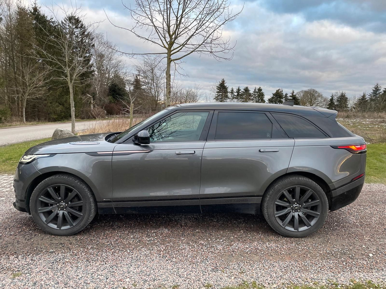 Land Rover Range Rover Velar R-Dynamic 3.0D 4WD Land Rover Range Rover Velar R-Dynamic 3.0D 4WD *RESERVED - سيارة: صورة 4 Land Rover Range Rover Velar R-Dynamic 3.0D 4WD Land Rover Range Rover Velar R-Dynamic 3.0D 4WD *RESERVED - سيارة: صورة 4