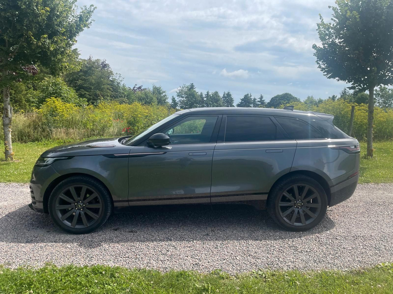 Land Rover Range Rover Velar R-Dynamic 3.0D 4WD Land Rover Velar R-Dynamic 3.0D 4WD *LKW zullasung: 2 sitze - سيارة دفع رباعي: صورة 2 Land Rover Range Rover Velar R-Dynamic 3.0D 4WD Land Rover Velar R-Dynamic 3.0D 4WD *LKW zullasung: 2 sitze - سيارة دفع رباعي: صورة 2