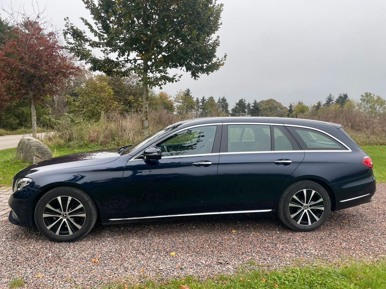 Mercedes-Benz E 220 T-Modell E 220 d *4Matic* - سيارة ستيشن: صورة 2 Mercedes-Benz E 220 T-Modell E 220 d *4Matic* - سيارة ستيشن: صورة 2