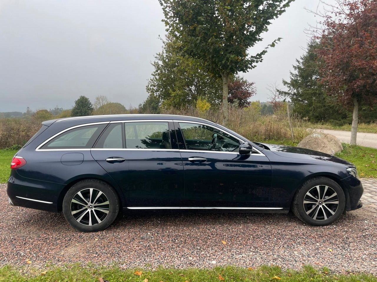 Mercedes-Benz E 220 T-Modell E 220 d *4Matic* - سيارة ستيشن: صورة 5 Mercedes-Benz E 220 T-Modell E 220 d *4Matic* - سيارة ستيشن: صورة 5