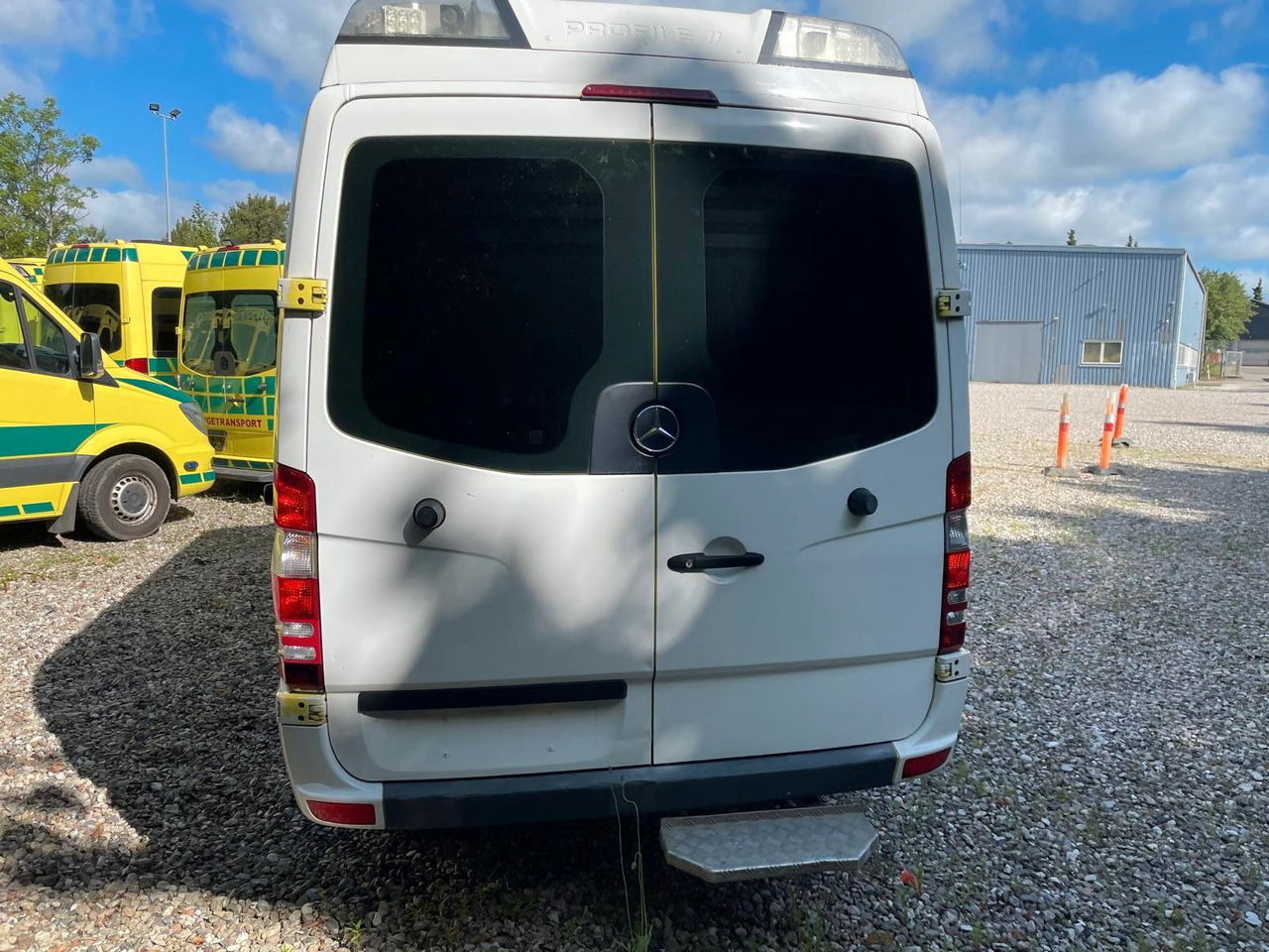 Mercedes-Benz Sprinter II Kasten 316 CDI Aut *Ambulance - سيارة اسعاف: صورة 3 Mercedes-Benz Sprinter II Kasten 316 CDI Aut *Ambulance - سيارة اسعاف: صورة 3
