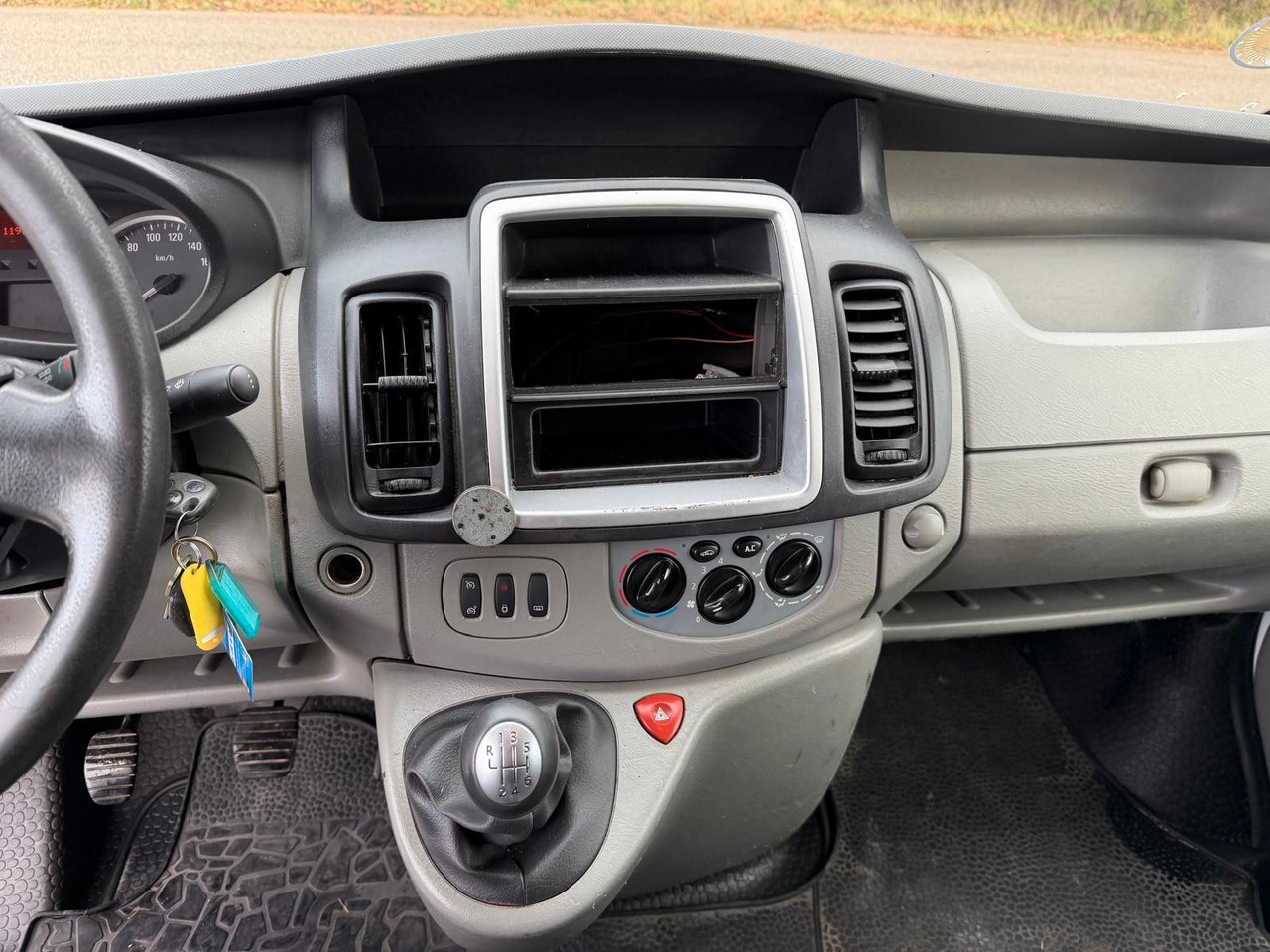 فان Opel Vivaro 2.0 CDTi *A/C *Long *nur 119000km: صورة 13