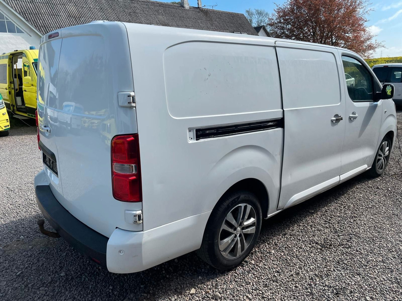 Peugeot Expert Kasten Premium L3 BlueHDi 2,0 *Defect* - فان المدمجة: صورة 5 Peugeot Expert Kasten Premium L3 BlueHDi 2,0 *Defect* - فان المدمجة: صورة 5