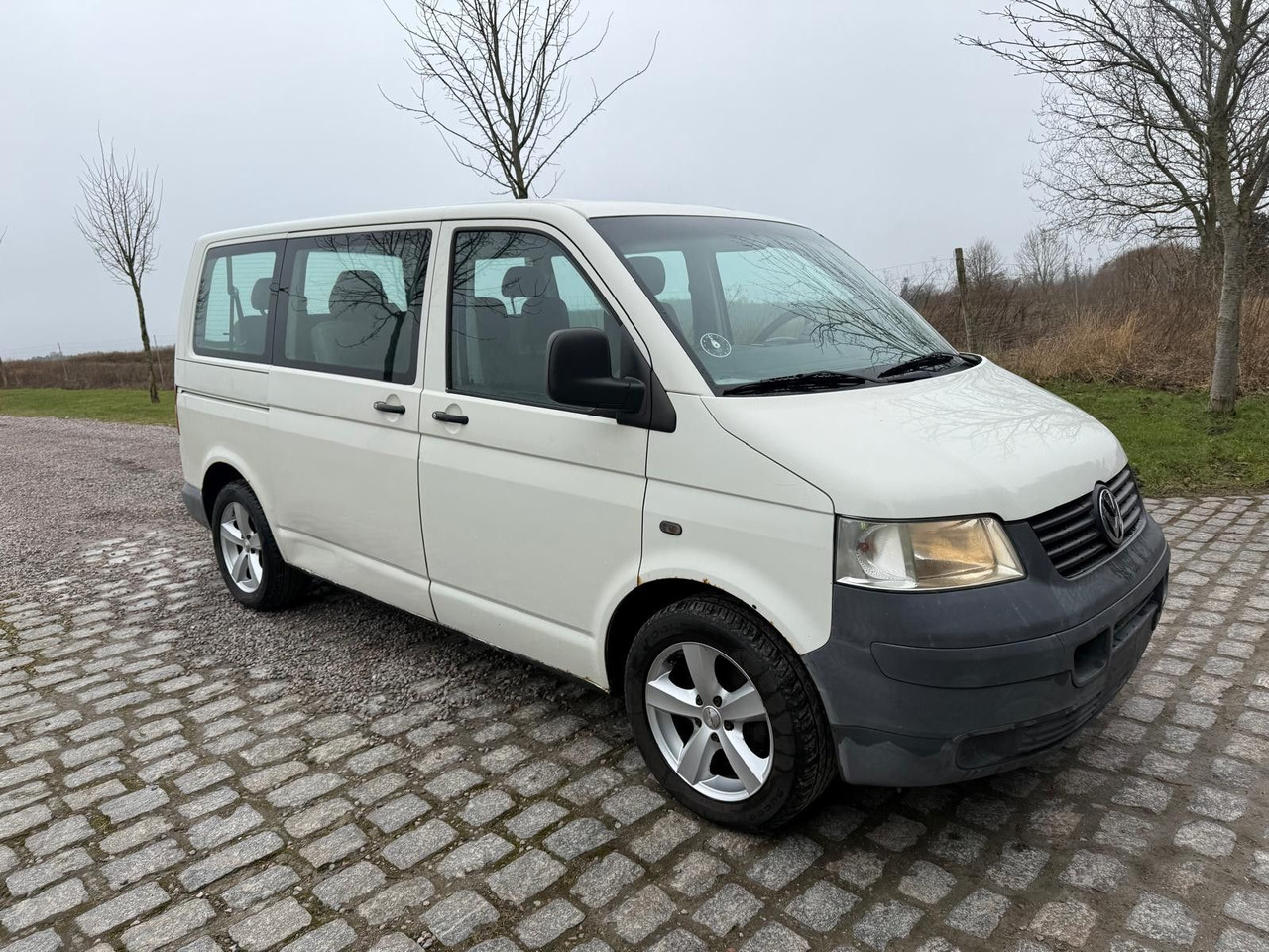 Volkswagen T5 Transporter 1.9 TDI *9 Sitze * 3900 € - ميكروباص: صورة 1 Volkswagen T5 Transporter 1.9 TDI *9 Sitze * 3900 € - ميكروباص: صورة 1