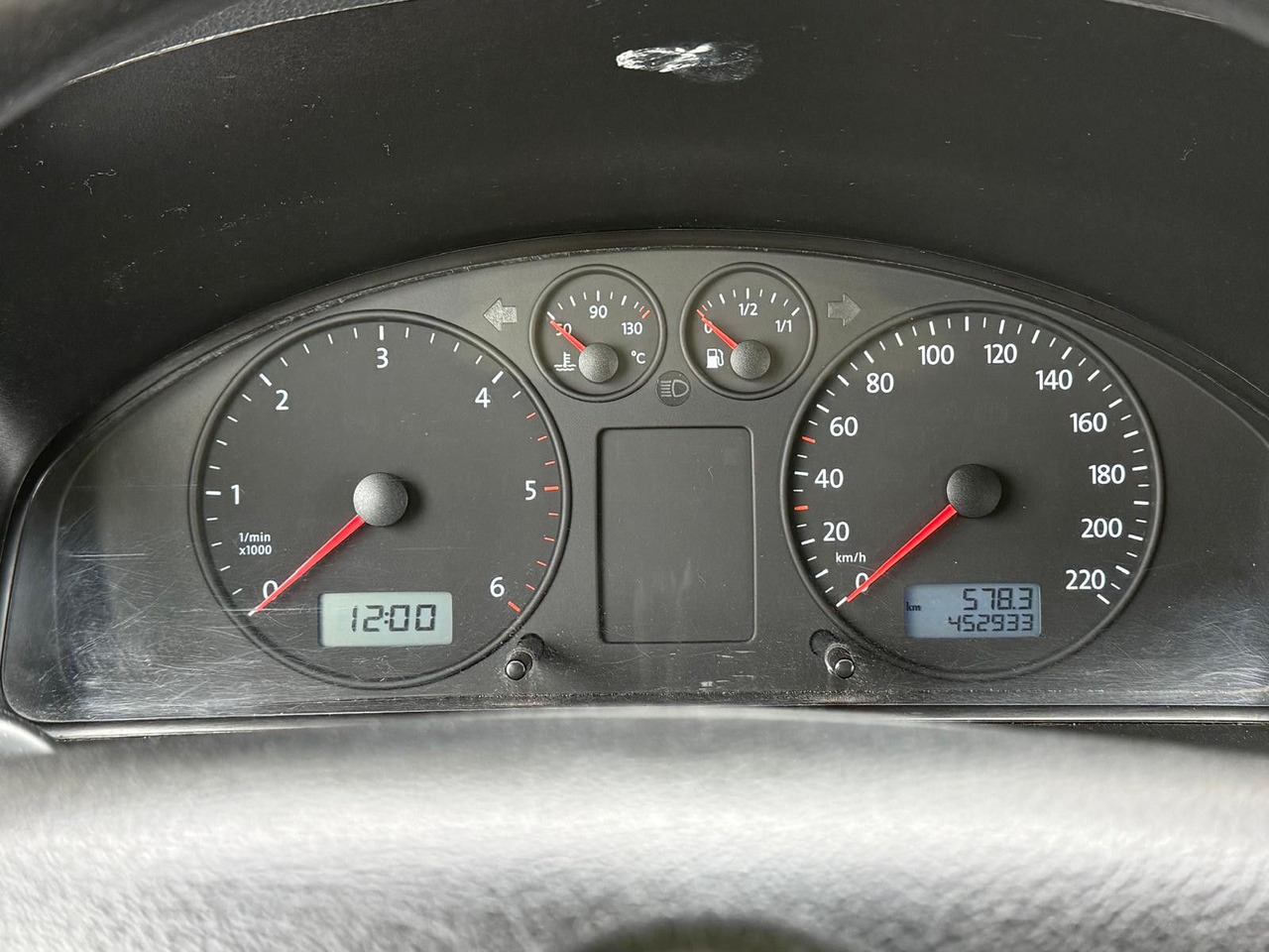 ميكروباص Volkswagen T5 Transporter 1.9 TDI *9 Sitze *RESERVED RO: صورة 19 ميكروباص Volkswagen T5 Transporter 1.9 TDI *9 Sitze *RESERVED RO: صورة 19