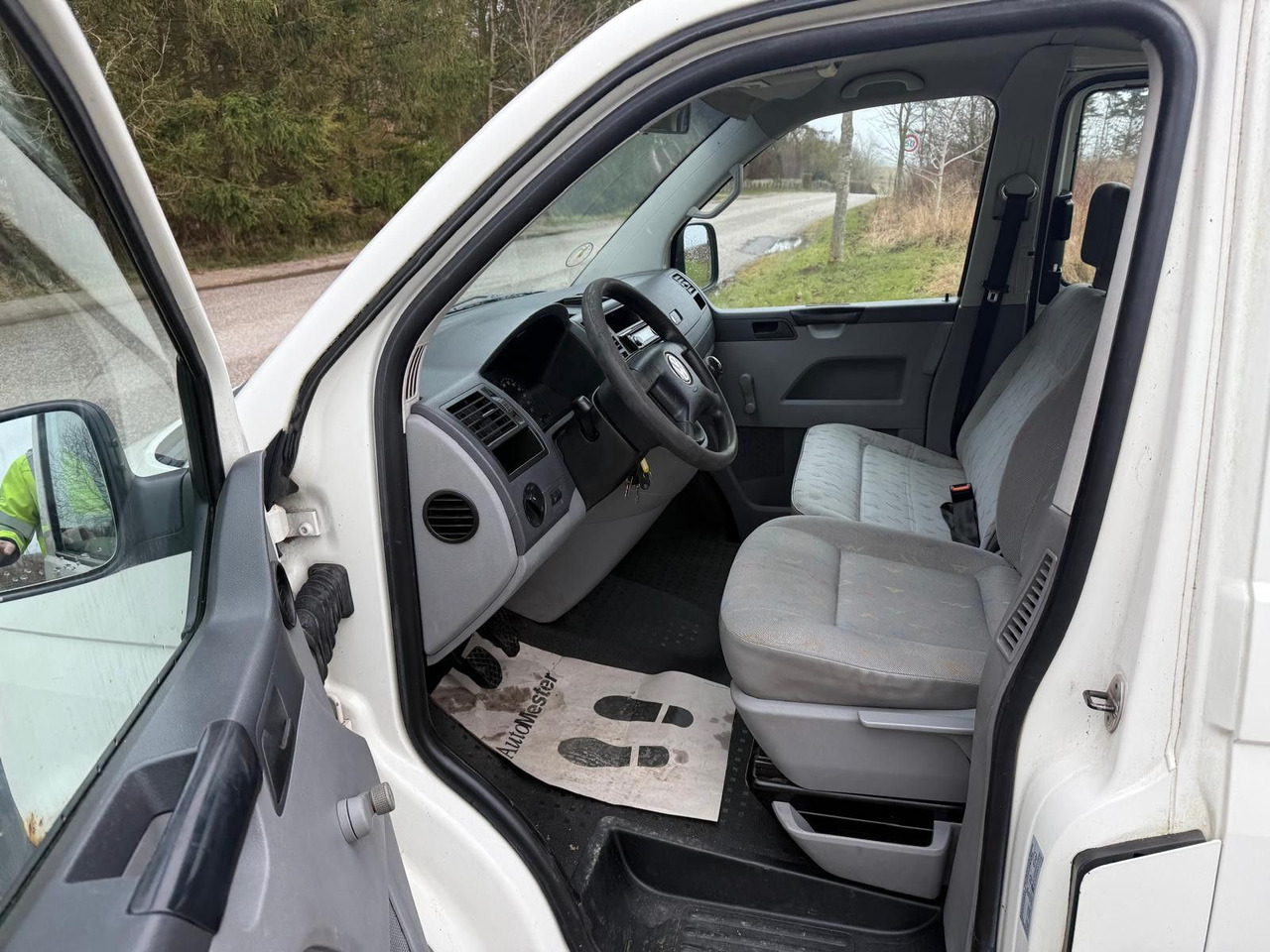 ميكروباص Volkswagen T5 Transporter 1.9 TDI *9 Sitze *RESERVED RO: صورة 13 ميكروباص Volkswagen T5 Transporter 1.9 TDI *9 Sitze *RESERVED RO: صورة 13