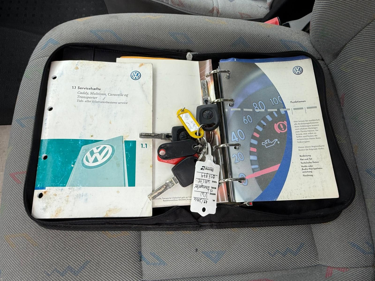 ميكروباص Volkswagen T5 Transporter 1.9 TDI *9 Sitze *RESERVED RO: صورة 24 ميكروباص Volkswagen T5 Transporter 1.9 TDI *9 Sitze *RESERVED RO: صورة 24