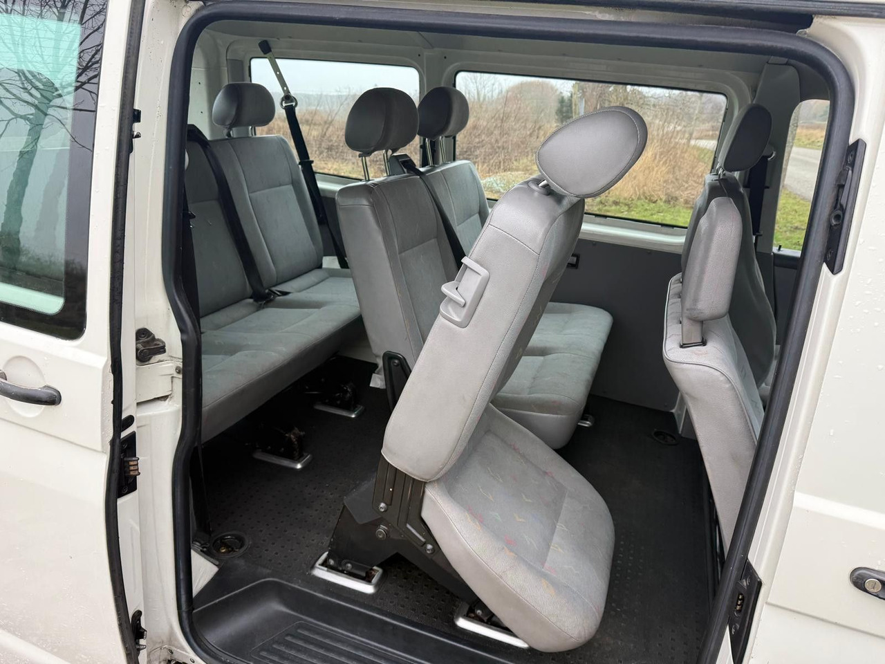 ميكروباص Volkswagen T5 Transporter 1.9 TDI *9 Sitze *RESERVED RO: صورة 15 ميكروباص Volkswagen T5 Transporter 1.9 TDI *9 Sitze *RESERVED RO: صورة 15