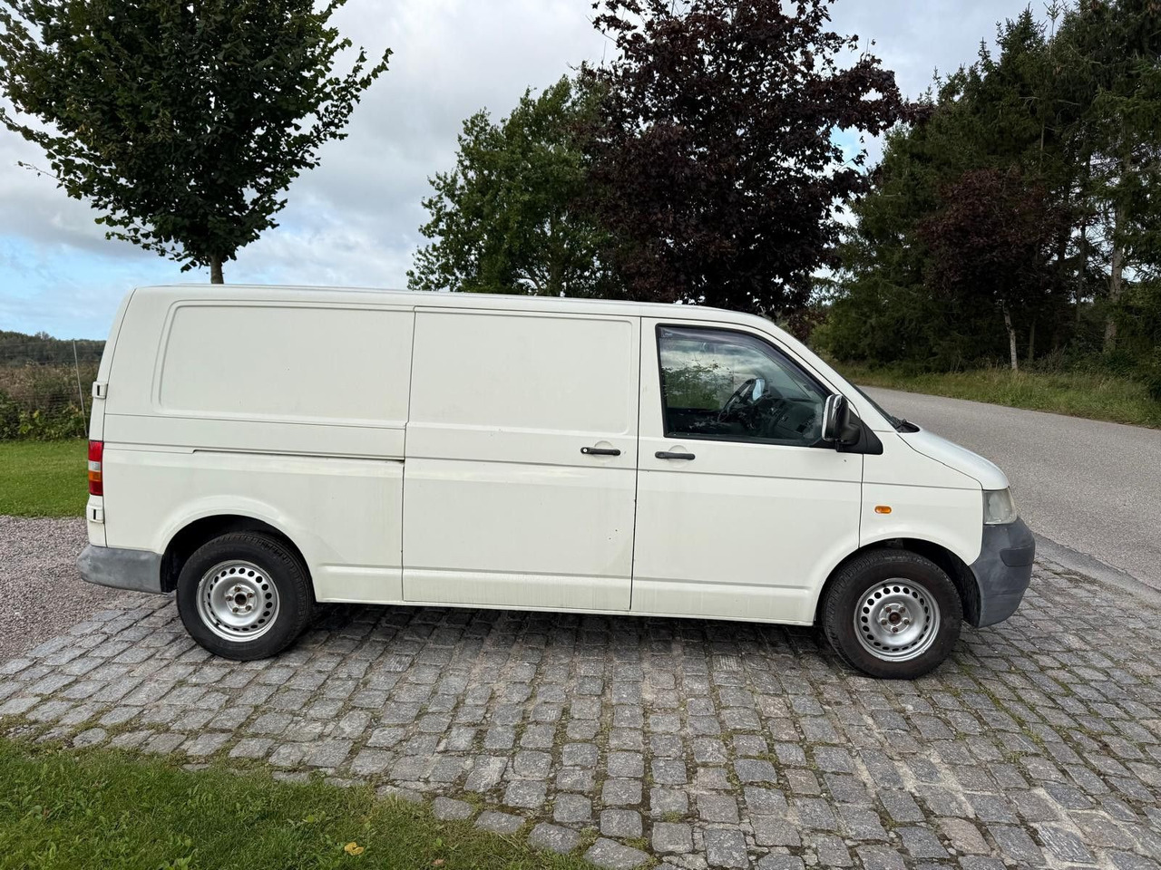 Volkswagen T5 Transporter 2.5 TDI Kasten lang - فان المدمجة: صورة 5 Volkswagen T5 Transporter 2.5 TDI Kasten lang - فان المدمجة: صورة 5