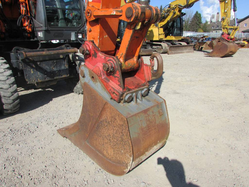 Hitachi ZX 140 W-3 Mobilbagger 45.000 EUR / Klima - حفارة دولاب: صورة 4 Hitachi ZX 140 W-3 Mobilbagger 45.000 EUR / Klima - حفارة دولاب: صورة 4