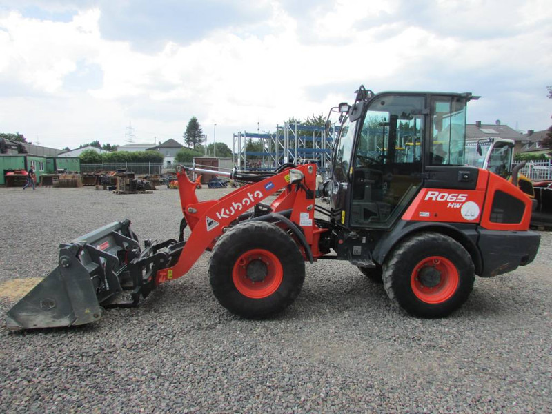 Kubota R 065 Radlader 32.500 EUR - اللودر بعجل: صورة 1 Kubota R 065 Radlader 32.500 EUR - اللودر بعجل: صورة 1