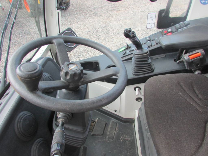 اللودر بعجل Liebherr L 506 Compact Radlader L506 40.000 EUR: صورة 10