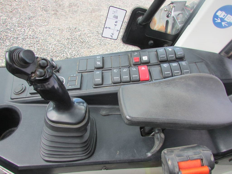 اللودر بعجل Liebherr L 506 Compact Radlader L506 40.000 EUR: صورة 11