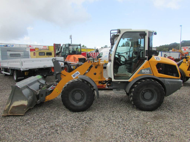 Liebherr L 506 Compact Radlader L506 40.000 EUR - اللودر بعجل: صورة 1 Liebherr L 506 Compact Radlader L506 40.000 EUR - اللودر بعجل: صورة 1