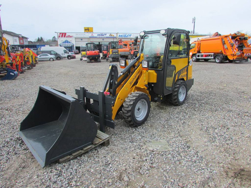 Schäffer 2428 SLT Schmalspur Radlader 32.500 Schaeffer - اللودر المجنزر صغير: صورة 1 Schäffer 2428 SLT Schmalspur Radlader 32.500 Schaeffer - اللودر المجنزر صغير: صورة 1