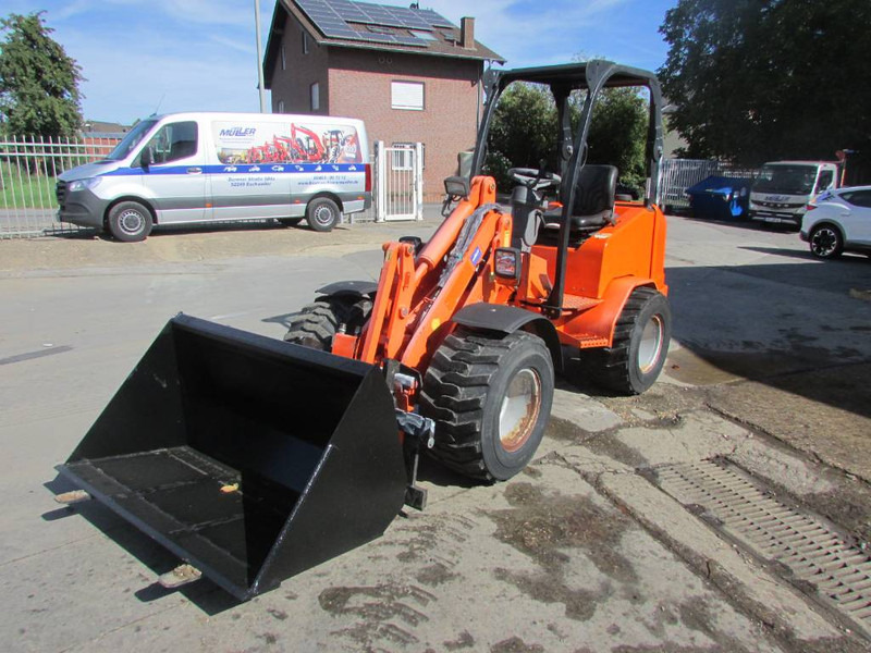 Schäffer 2436 Radlader 22.500 EUR - اللودر بعجل: صورة 1 Schäffer 2436 Radlader 22.500 EUR - اللودر بعجل: صورة 1