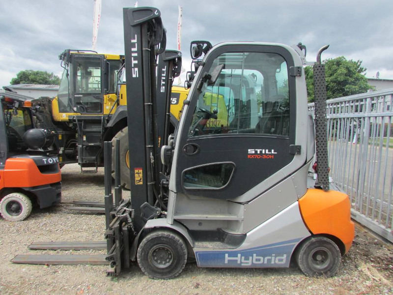 Still RX 70-30 H Hybrid / Diesel Stapler 9.500 EUR - رافعة شوكية ديزل: صورة 1 Still RX 70-30 H Hybrid / Diesel Stapler 9.500 EUR - رافعة شوكية ديزل: صورة 1