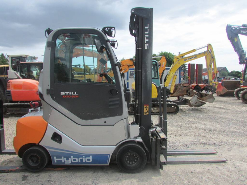 Still RX 70-30 H Hybrid / Diesel Stapler 9.500 EUR - رافعة شوكية ديزل: صورة 4 Still RX 70-30 H Hybrid / Diesel Stapler 9.500 EUR - رافعة شوكية ديزل: صورة 4