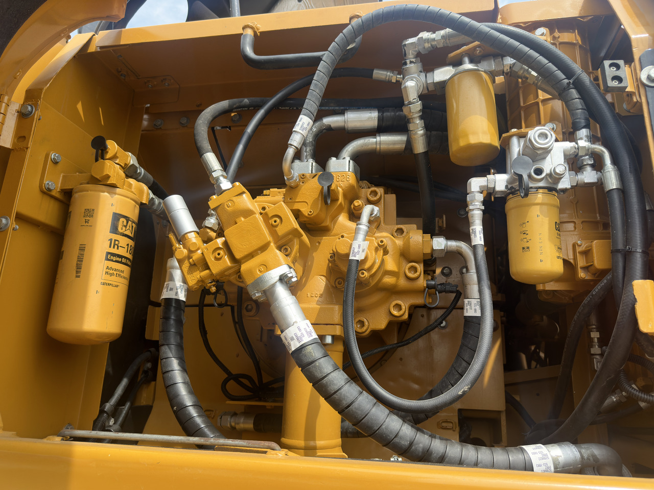 حفار زحاف CATERPILLAR 330D2: صورة 8