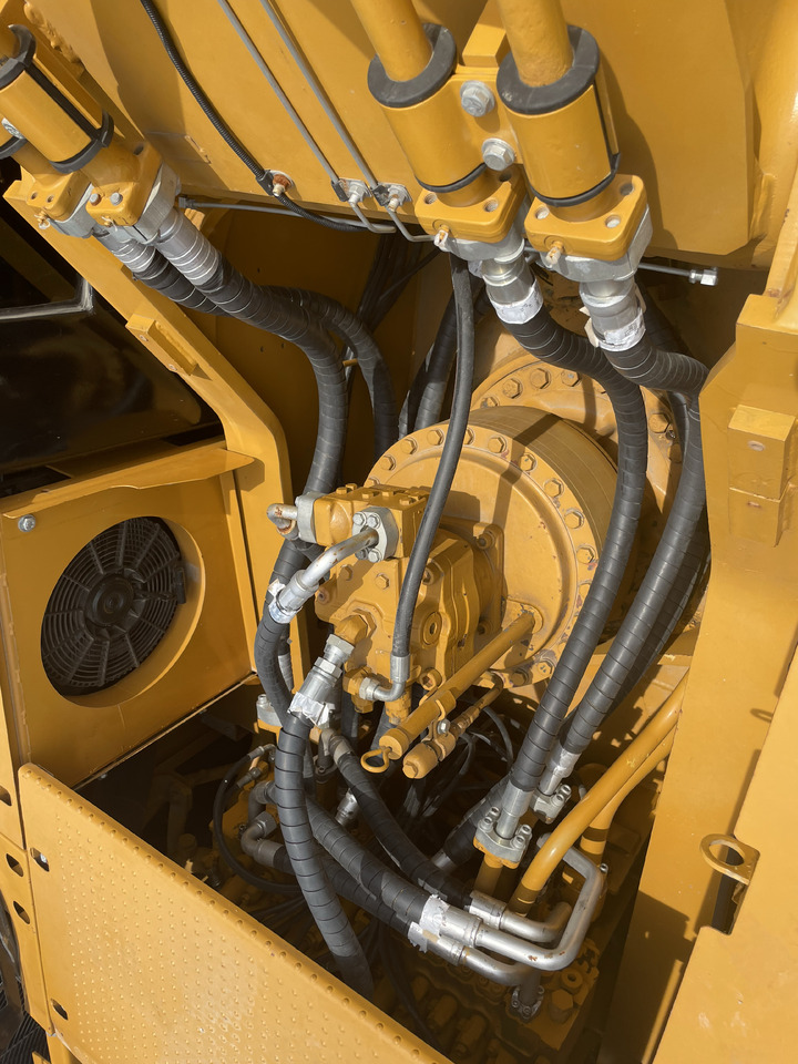 حفار زحاف CATERPILLAR 330D2: صورة 6