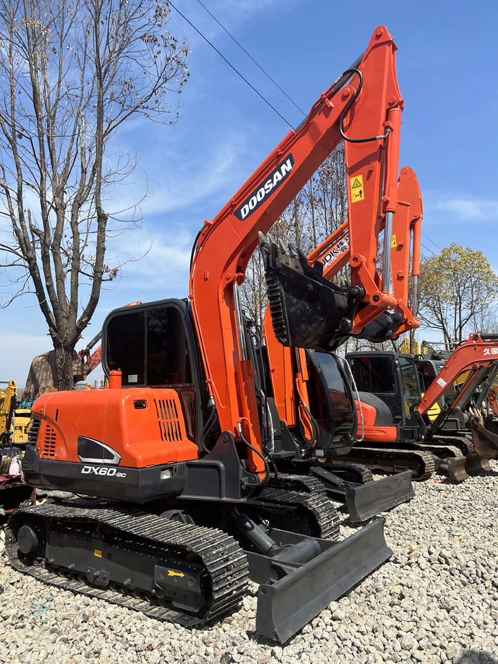 Doosan DX60 - حفار زحاف: صورة 1 Doosan DX60 - حفار زحاف: صورة 1