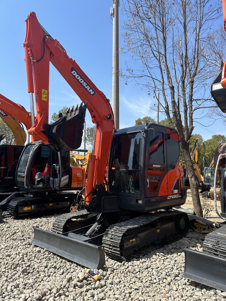 Doosan DX60 - حفارة مُصَّغرة: صورة 3 Doosan DX60 - حفارة مُصَّغرة: صورة 3