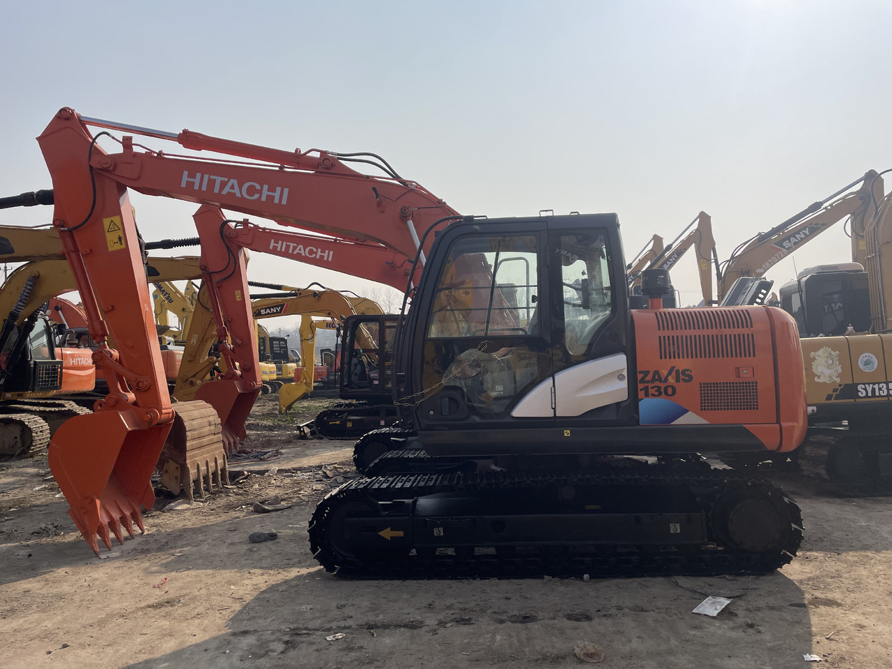 HITACHI ZX130 - حفار زحاف: صورة 1 HITACHI ZX130 - حفار زحاف: صورة 1