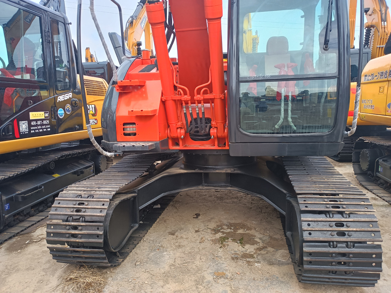 HITACHI ZX135 - حفار زحاف: صورة 2 HITACHI ZX135 - حفار زحاف: صورة 2