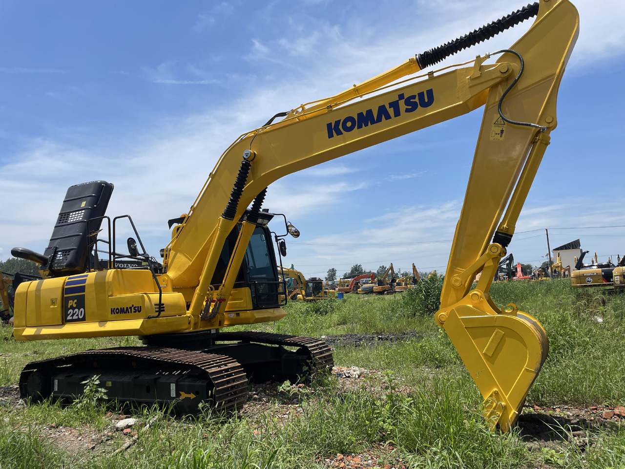 KOMATSU PC 220-8 - حفار زحاف: صورة 3 KOMATSU PC 220-8 - حفار زحاف: صورة 3