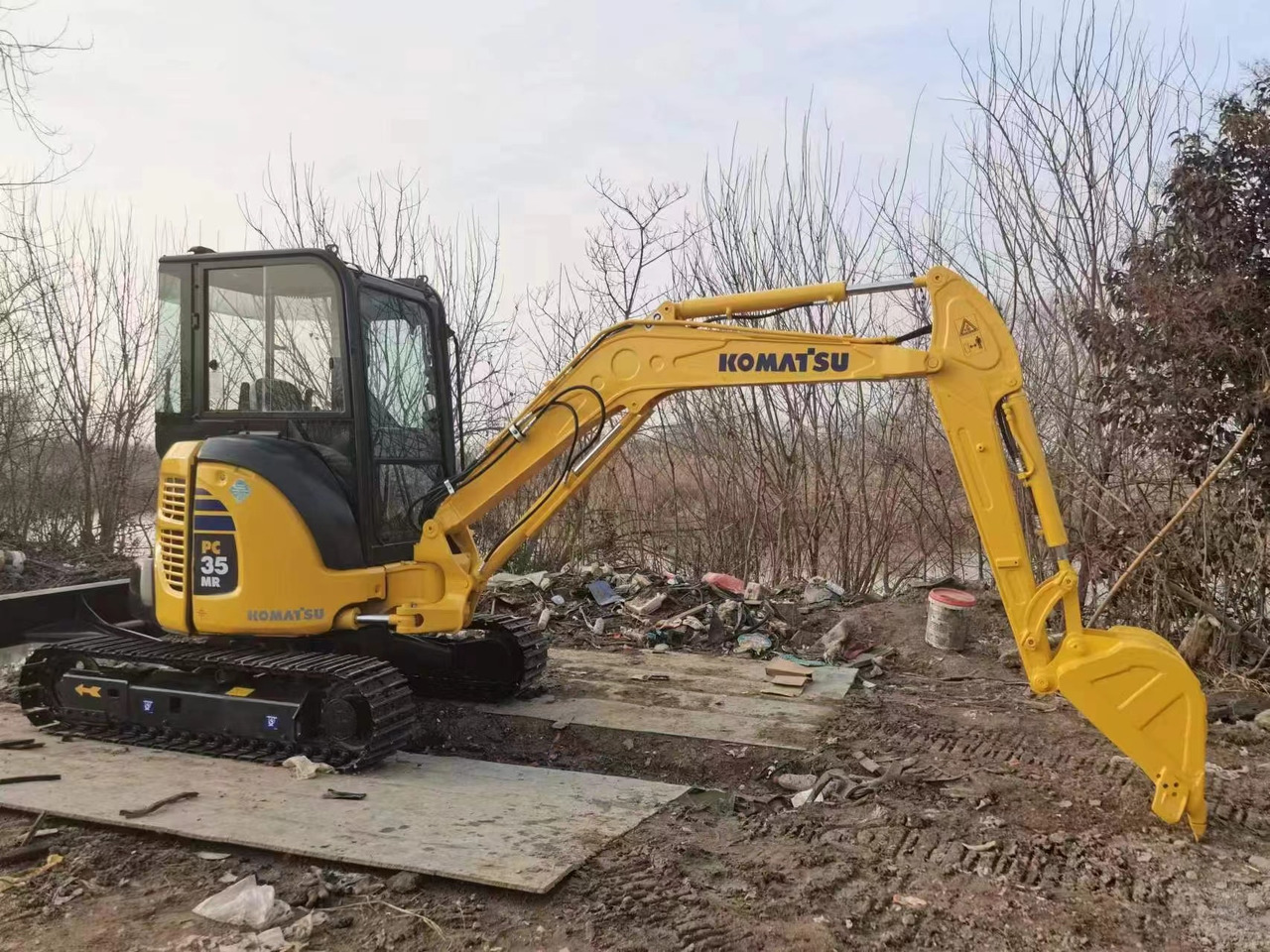 KOMATSU PC 35 MR - حفارة مُصَّغرة: صورة 1 KOMATSU PC 35 MR - حفارة مُصَّغرة: صورة 1