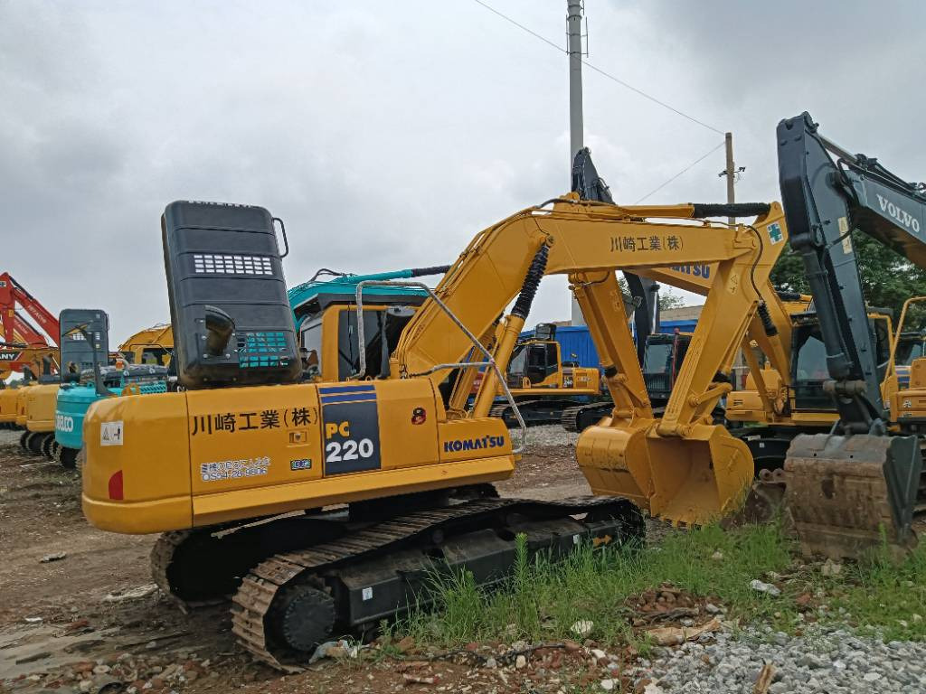 Komatsu PC 220-8 - حفار زحاف: صورة 2 Komatsu PC 220-8 - حفار زحاف: صورة 2