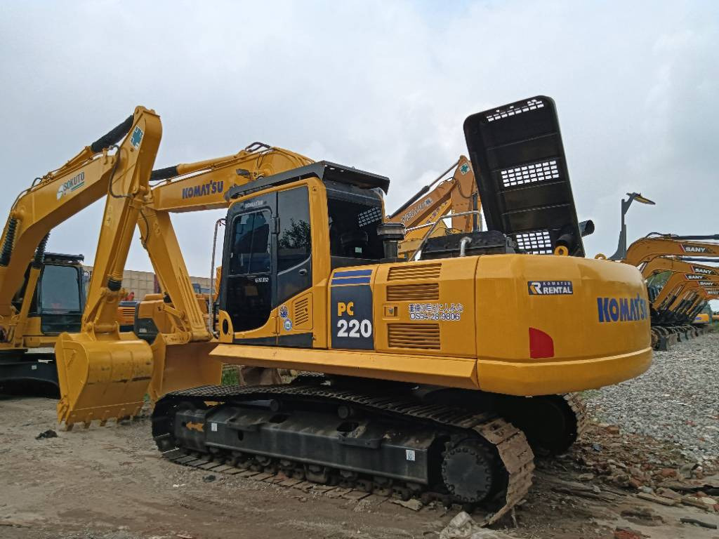 Komatsu PC 220-8 - حفار زحاف: صورة 1 Komatsu PC 220-8 - حفار زحاف: صورة 1