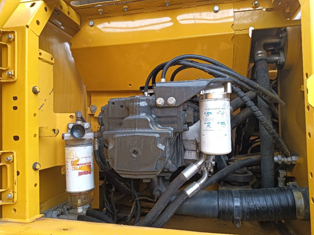 Komatsu PC 220-8 - حفار زحاف: صورة 3 Komatsu PC 220-8 - حفار زحاف: صورة 3