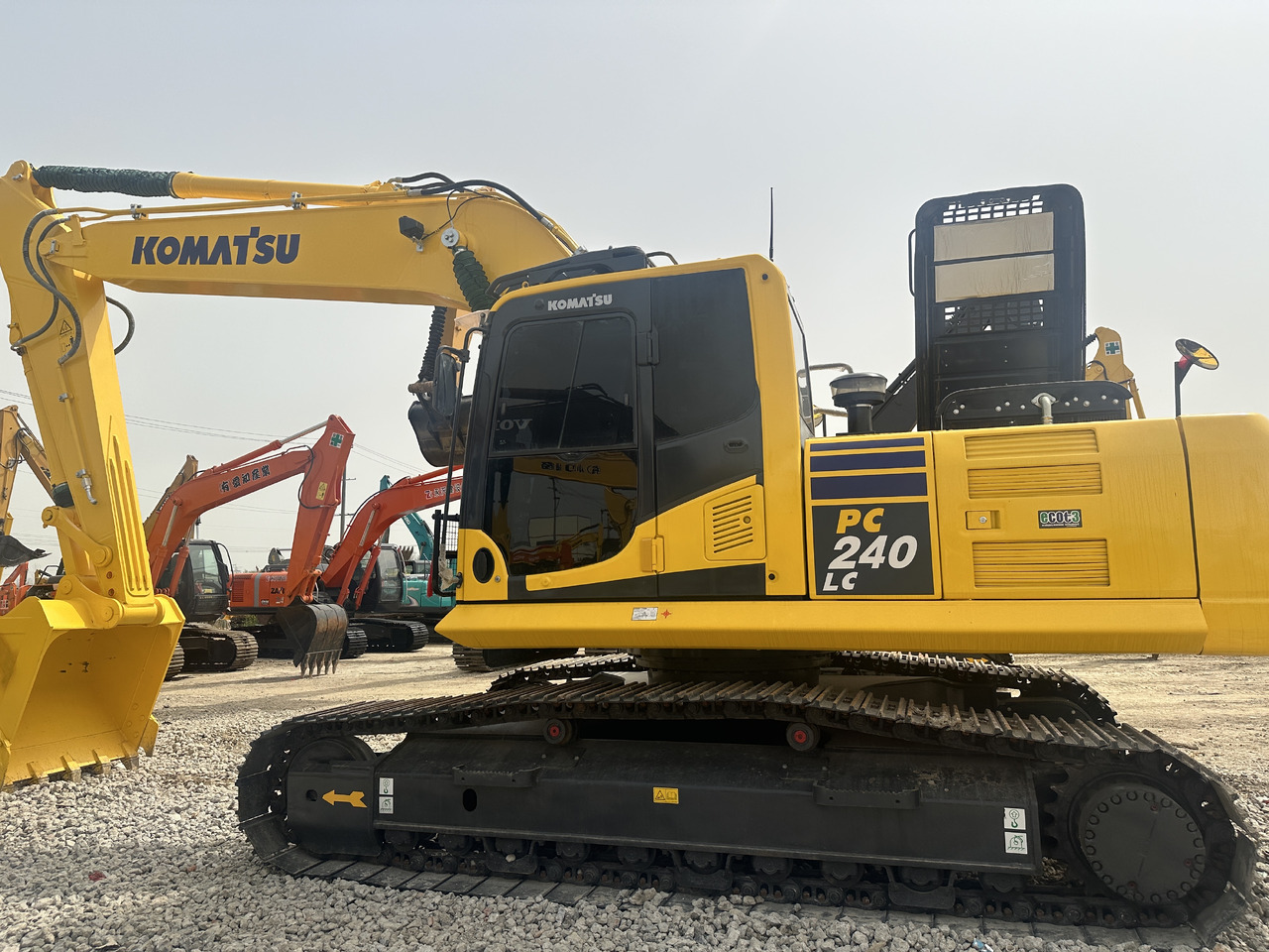 Komatsu PC 240 LC-8 - حفار زحاف: صورة 1 Komatsu PC 240 LC-8 - حفار زحاف: صورة 1