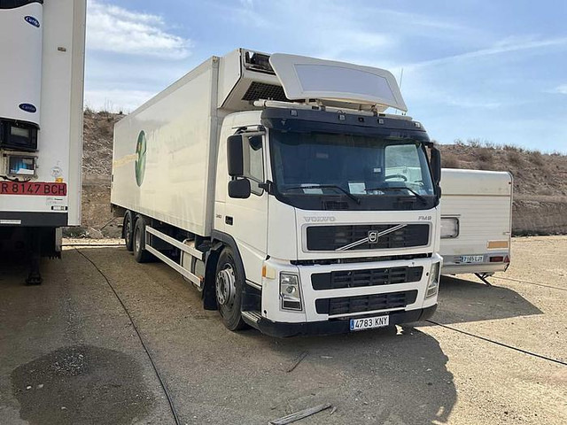 Volvo FM9 - شاحنة الفريزر: صورة 2 Volvo FM9 - شاحنة الفريزر: صورة 2