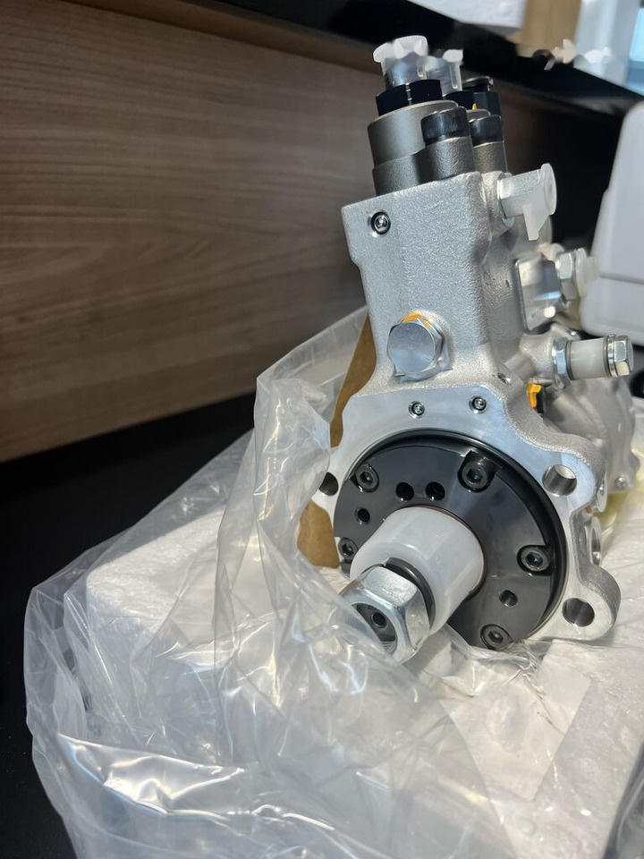 Bosch 2023 Caterpillar 2023 - مضخة وقود - حفارة: صورة 2 Bosch 2023 Caterpillar 2023 - مضخة وقود - حفارة: صورة 2
