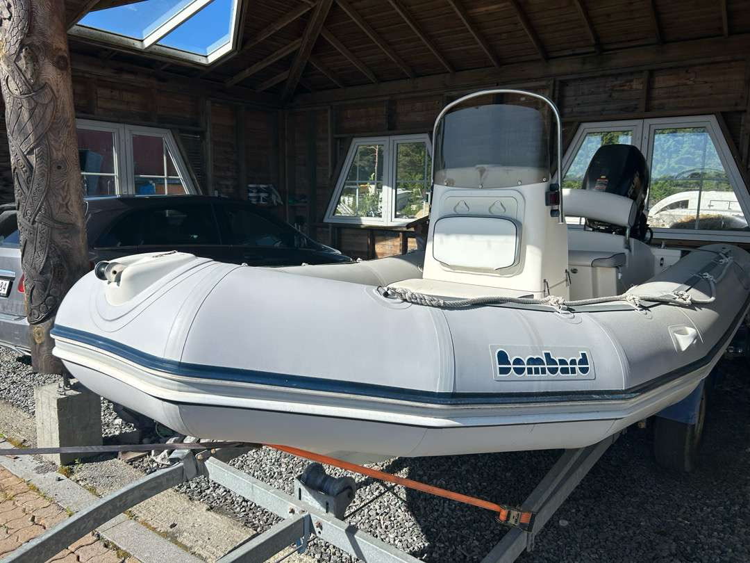2005 Rib Bombard Explorer SB + Båtmotor Suzuki 70 Hk (Ny minstepris) - آليات: صورة 1 2005 Rib Bombard Explorer SB + Båtmotor Suzuki 70 Hk (Ny minstepris) - آليات: صورة 1