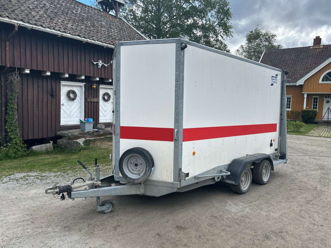 2008 Henger/ Påhengsvogn IFOR WILLIAMS RAMP - مقطورة صندوق مغلق: صورة 1 2008 Henger/ Påhengsvogn IFOR WILLIAMS RAMP - مقطورة صندوق مغلق: صورة 1