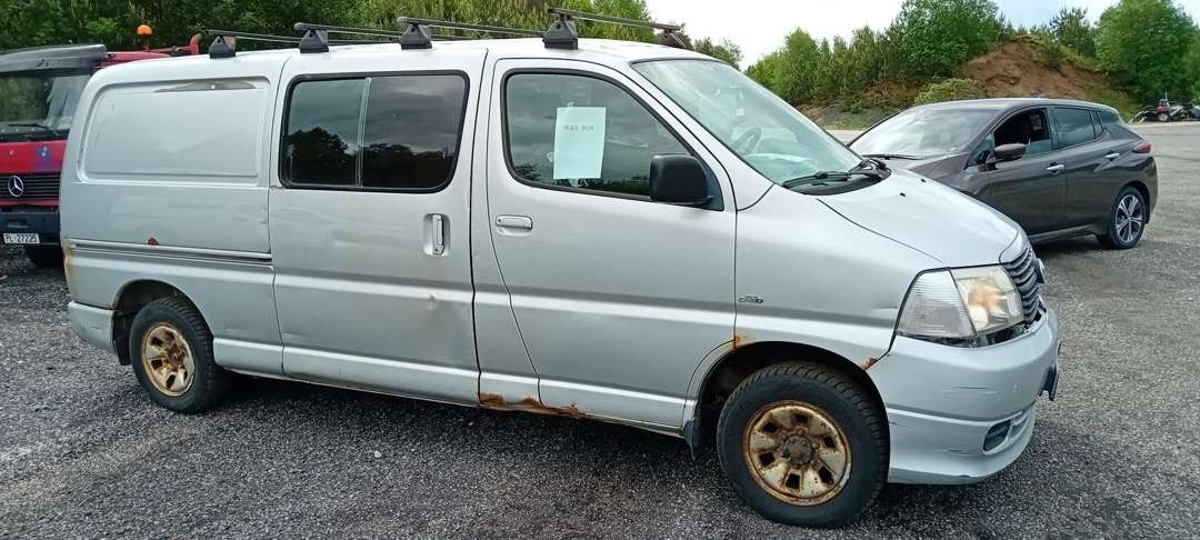 2008 Toyota Hiace 4WD og 2007 Toyota Hiace selges samlet - سيارة: صورة 3 2008 Toyota Hiace 4WD og 2007 Toyota Hiace selges samlet - سيارة: صورة 3