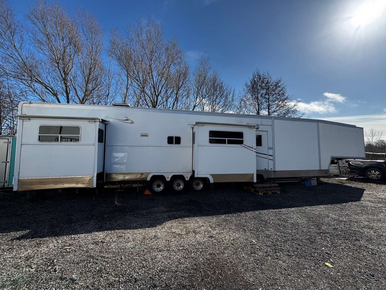 2012 5th Wheel Luxury RV / Husvogn / 16,5 m - كرفان سحب: صورة 1 2012 5th Wheel Luxury RV / Husvogn / 16,5 m - كرفان سحب: صورة 1