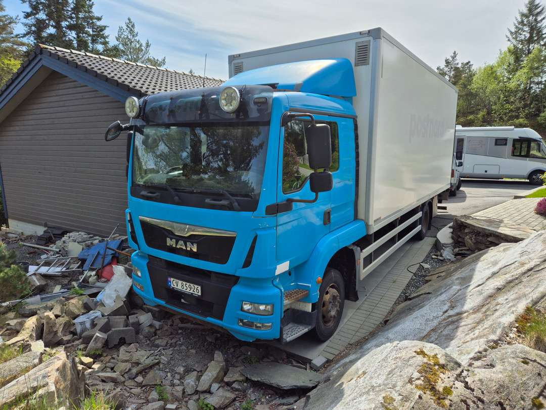 2016 Skapbil MAN TGM15.250 EU-godkjent Euroklasse 6T - شاحنة مقفلة: صورة 1 2016 Skapbil MAN TGM15.250 EU-godkjent Euroklasse 6T - شاحنة مقفلة: صورة 1