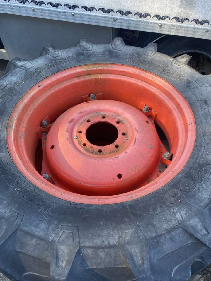 2stk Trelleborg TM700 på felg - الآلات الزراعية: صورة 3 2stk Trelleborg TM700 på felg - الآلات الزراعية: صورة 3