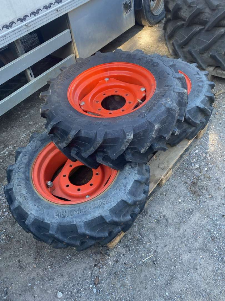 3stk Trelleborg TM700 på felg - الآلات الزراعية: صورة 1 3stk Trelleborg TM700 på felg - الآلات الزراعية: صورة 1