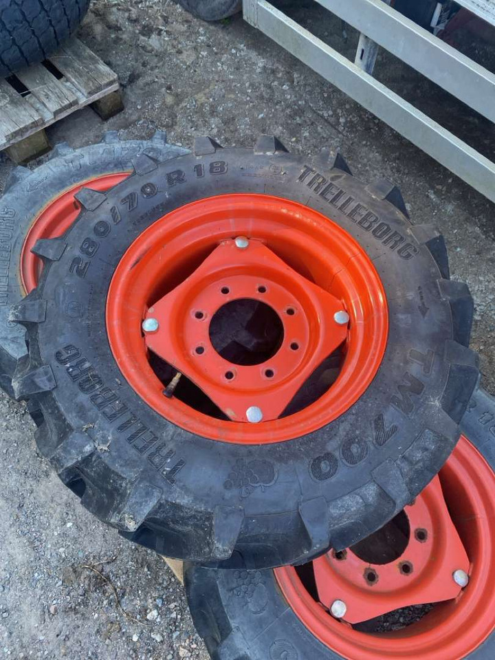 3stk Trelleborg TM700 på felg - الآلات الزراعية: صورة 2 3stk Trelleborg TM700 på felg - الآلات الزراعية: صورة 2