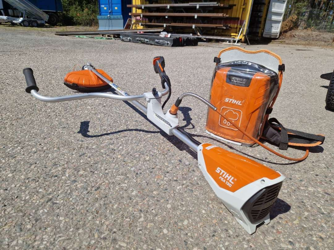 STIHL FSA 130 med AR 3000 ryggsekkbatteri – kraftig og stillegående profftrimmer - مقطورة دراجة نارية: صورة 1 STIHL FSA 130 med AR 3000 ryggsekkbatteri – kraftig og stillegående profftrimmer - مقطورة دراجة نارية: صورة 1