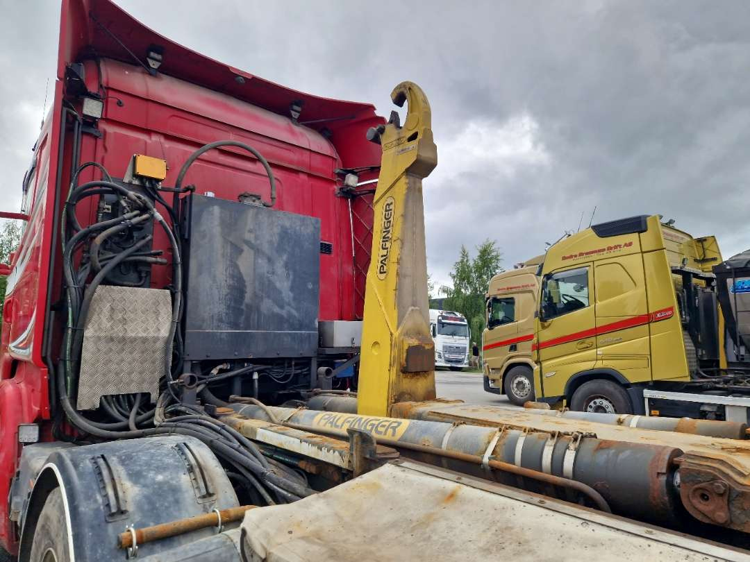 Scania R580 Brøytebil med sideplog og hydraulisk saltsystem - شاحنة ذات خطاف: صورة 5 Scania R580 Brøytebil med sideplog og hydraulisk saltsystem - شاحنة ذات خطاف: صورة 5