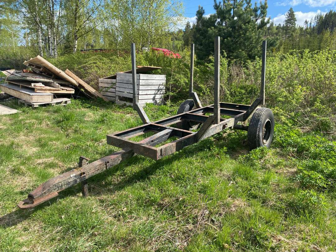 Tømmerhenger til traktor - مقطورة اخشاب: صورة 1 Tømmerhenger til traktor - مقطورة اخشاب: صورة 1